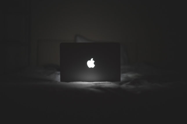 macbook apple light153 1560x1040 1