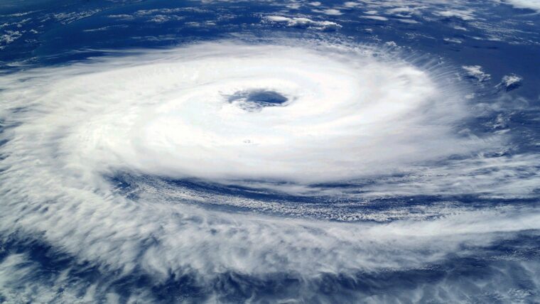 tropical cyclone catarina 1167137 1920